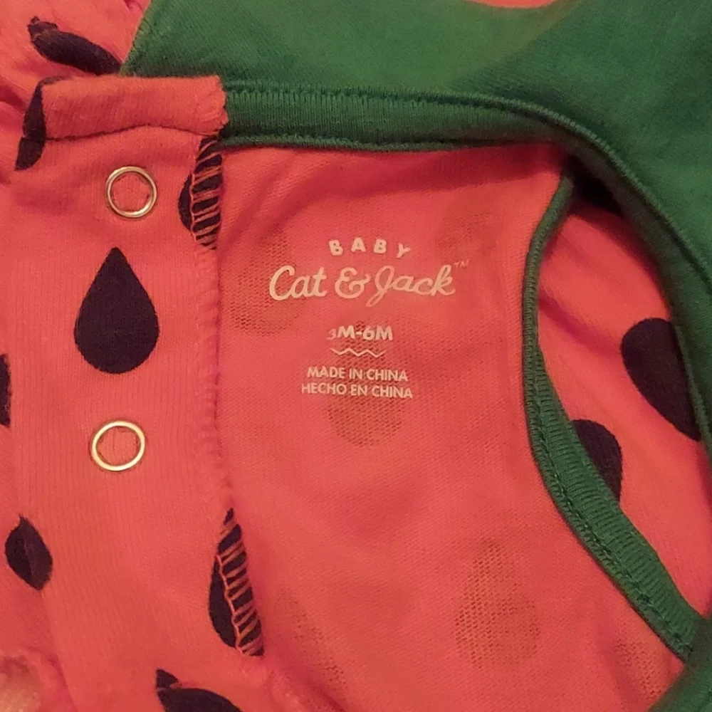 🎁 = 10/$25 Strawberry romper, 3-6 months, Cat & Jack